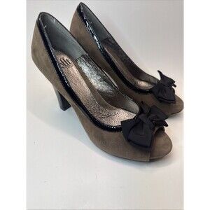 Sofft Womens Pumps Size 6M 3" heels Dark Brown Suede with black bow Peep-Toe